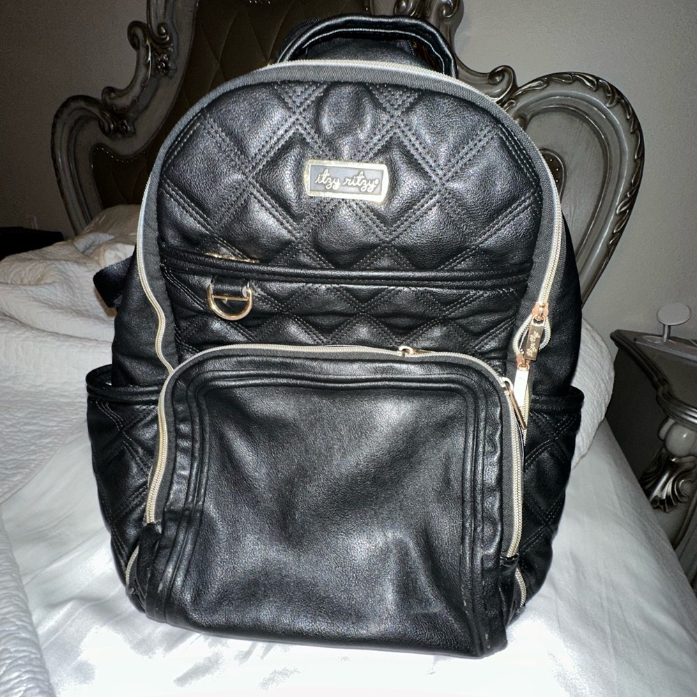 Itzy ritzy backpack diaper bag like new condition. Barely used boss plus